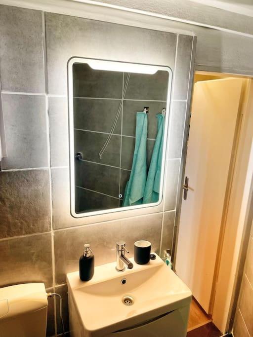 Apartment Naehe Flughafen Dus Düsseldorf Zewnętrze zdjęcie